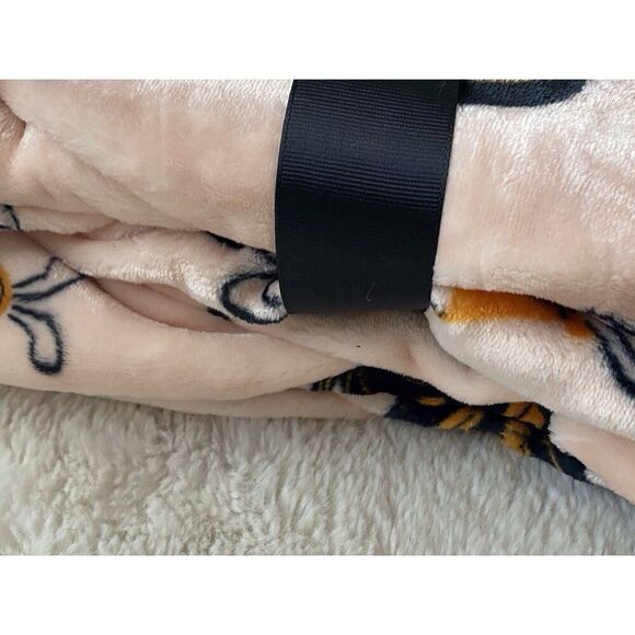 Disney Winnie The Pooh Tigger Piglet Halloween Pink Throw Blanket 60” X 70” NEW - Picture 13 of 16